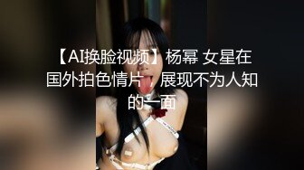 美女如云服装城女厕，全方位脸逼同框偸拍多位美眉方便，迷之操作的小姐姐揪阴毛