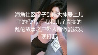 进门直接按在床上，撩开裙子后入爆操小母狗