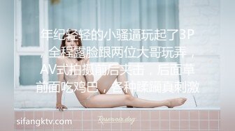 暧昧的灯光下,对着镜子打飞机的小哥