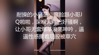 大辫子小姑娘道具不停抽插骚穴，伸着舌头要舔狼友大鸡巴