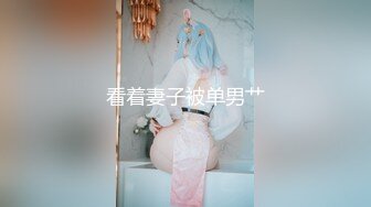 抄底公交站牌前讓人忍不住想後入的極品翹臀騷女