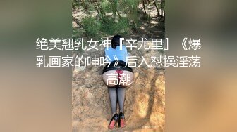 无毛黑丝情趣装非常骚的小母狗镜头前的诱惑，揉奶玩逼淫水多都能拉丝给狼友看特写，口交假鸡巴听狼友指挥