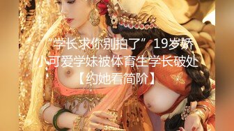 家庭摄像头偷窥，颜值还不错的良妻，大厅和女儿看电视，原来女人是这样穿奶罩的！