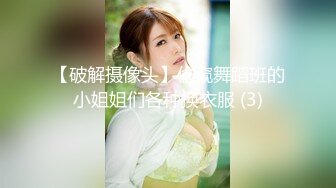 爆乳ViVi桌底為雇主口交邊講電話邊吃肉棒