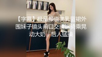 笑起来甜美又很骚外围小妹，换上情趣装丁字裤，服务周到吸蛋舔屌，让妹子扣逼自慰，后入爆插极品肥臀