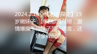   勾搭聊骚巨乳按摩技师晃动大奶子勾引顾客，被一顿狠操爽瘫在床区