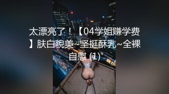 极品美艳风骚少妇，全程露脸黑丝高跟情趣装诱惑，坐插假鸡巴把自己搞的冒白浆淫水顺着逼逼流呻吟可射真刺激