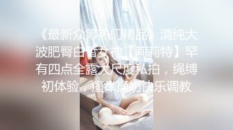 极品身材高颜值【一个小小白】，妹子宅家无聊，穿上性感围裙厨房做饭，美乳大长腿乖乖女，私下搔首弄姿也有淫荡的一面