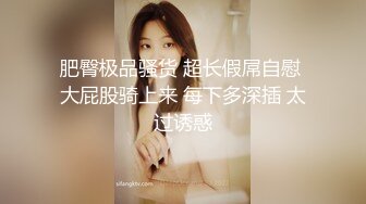 合租房门缝偷窥对门的女生下班回来冲凉白白嫩嫩的身材还不错