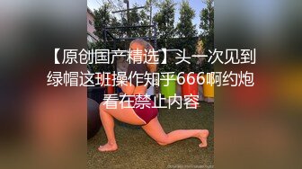  小骚逼露脸洗干净了伺候小哥哥诱惑狼友，舔鸡巴的样子好骚吸蛋蛋，深喉抽插，后入草屁股