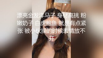 宅男福利，推特极品露脸女神【布丁大法】尺度突破露鲍，内裤上沾满了淫水，紫薇呻吟，这谁顶得住