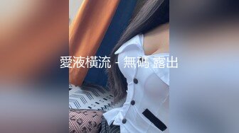 尝试操两个极品御姐，谁料第一个妹子太勾人，第二个制服美女只好舔吸把玩