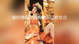 可爱迷人的卷发小姐姐脱光展示身材，小娇乳好想捏一把。