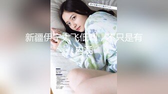 【骚小妹两男一女3P大战】骑乘边操边吃大屌，垫着枕头抬起屁股