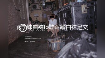 甜美很有韵味小少妇和炮友激情啪啪，吊带睡衣高跟鞋，舌吻调情拨开内裤扣穴，骑乘翘起屁股后入爆菊，极其淫荡