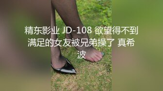 骨感冷艳少妇，骚逼一直随着音乐顶起来，你受的鸟吗