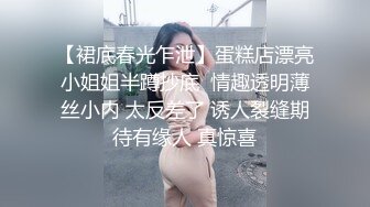 偷偷拍，小女友洗澡：啊啊啊！我要报警了，你准备死了。哈哈哈情侣打闹，不过身材颜值还蛮好耶！