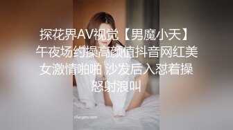 ❤️美乳小翘臀❤️穿着婚纱被单男拽着头发肏，看着老婆被内射极度淫骚D航空姐刚下飞机就被老公送到别人床上黑丝脚都还是酸的