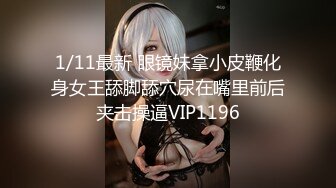 尾随偷拍美女超短蓬蓬裙美女玩健身器材撅屁股露粉色丁字裤极品网红蓝色连衣短裙丝袜美女性感肉丝