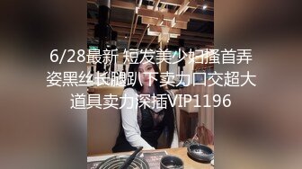 商场女厕全景偷拍一起来嘘嘘的姐妹花轮流来献B