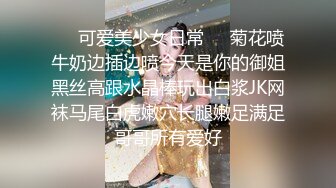 偷拍花內褲男帶嬌小女友到樣子有點陰森的情趣酒店開房妹子說害怕要抱一抱哈哈倆人貌似口活不錯