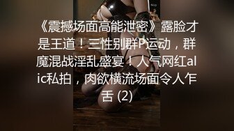 商场女厕全景偷拍紧身瑜伽裤少妇做完运动来嘘嘘整齐B毛大肥穴