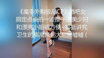 露脸轻熟女先道具插穴手撸假阳具，黄瓜自慰插穴，白浆好多骚的很