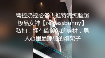 广东桑拿会所1600元选的包臀裙性感美女,男的太能操了把美女干的受不了跳床下又拉上去干