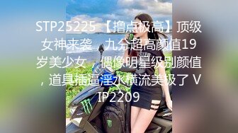 长相文静大长腿颜值美女连体白色网袜啪啪，上位骑乘打桩机快速抽插，翘起屁股后入一下下撞击，对着镜头表情清晰可见