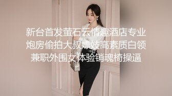  澡堂偷拍高冷少妇全身白嫩透着粉红,小贫乳微微下沉