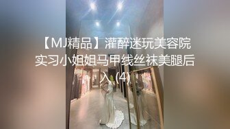 商场女厕偷拍 在里面偷偷吸烟的美女服务员