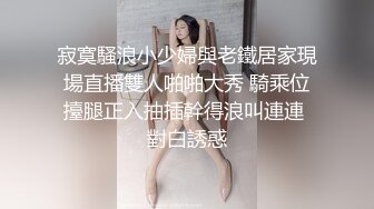 性感白色紧身热裤衣服脱光打扫卫生在用大胸夹鸡巴后入操穴高潮口爆