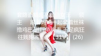 漂亮美女 为求刺激蓝天白云来到郊外和大鸡吧男友野战 被操边驱赶蚊虫还要不时观察着来人 上位打桩无套内射