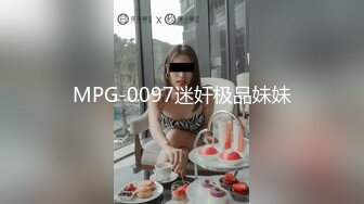 让女友穿上传统旗袍把鸡巴吹硬扒开内裤就开操