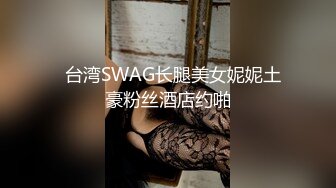 和两个气质柔软的娇嫩美少女在宾馆享受欲望大餐，妹子制服丝袜舔吸鸡巴好技术受不了硬啊极品