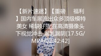 漂亮大奶美眉 有点害羞 抓着手被猛怼 爽的不要不要的 也顾不了了 大奶子哗哗