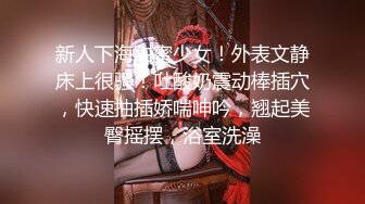 居家摄像头破解肥猪哥和穿着性感的学生装老婆啪啪