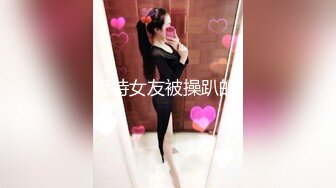  高颜值美女 舒服吗 舒服 穿开档牛仔紧身裤被大肉棒无套输出 内射