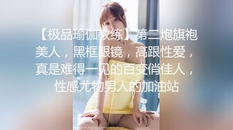 极品颜值美女小鱼干！外表甜美骚的很！按摩器震无毛嫩穴，圆润美臀翘起，头套男后入尽情输出