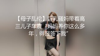 年轻漂亮两个嫩妹先和狼友聊骚_然后轮流和一个男炮友啪啪大秀_口交啪啪