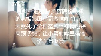 路边拍到大叔跟大妈出来玩车震