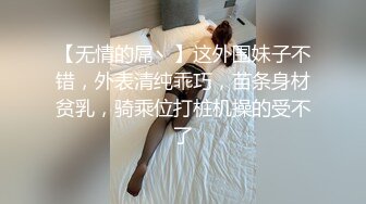  监控破解猥琐大叔掰开少妇的双腿想吃她的鲍鱼少妇死活不同意