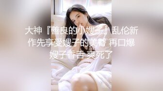 偷拍脚踩恨天高的美女小黑B