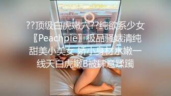 约个男人侍奉他，用嘴巴吃他的大鸡巴