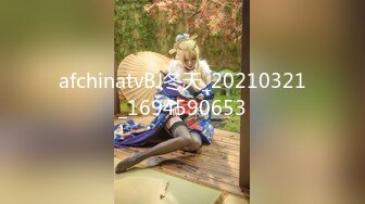  清纯卡哇伊18萝莉嫩妹 ，白色小吊带，厕所怼着小穴特写尿尿，给小男友交