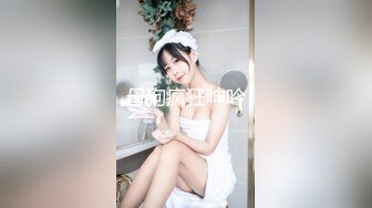 真大胆-时尚性感大美女和闺蜜到理发店做造型时故意掀开裙子露出逼逼勾引理发师,最后家中一起群交啪啪,国语!