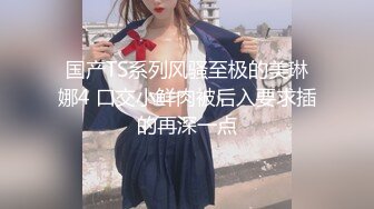 骚熟女就是无敌，不仅骚，连逼是又肥美又黝黑，干涸的田野急需抽插呀，黄瓜削皮赶紧止痒！