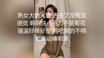 美女近距离偷拍闺蜜洗澡被骂变态