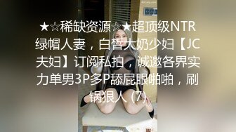 复式别墅楼梯上大战黄发妹子，双飞大战