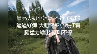 21岁大学生，刚开始还激烈反抗，D罩杯美乳是今夜最大惊喜，无套啪啪，小骚逼没少被男友干真紧